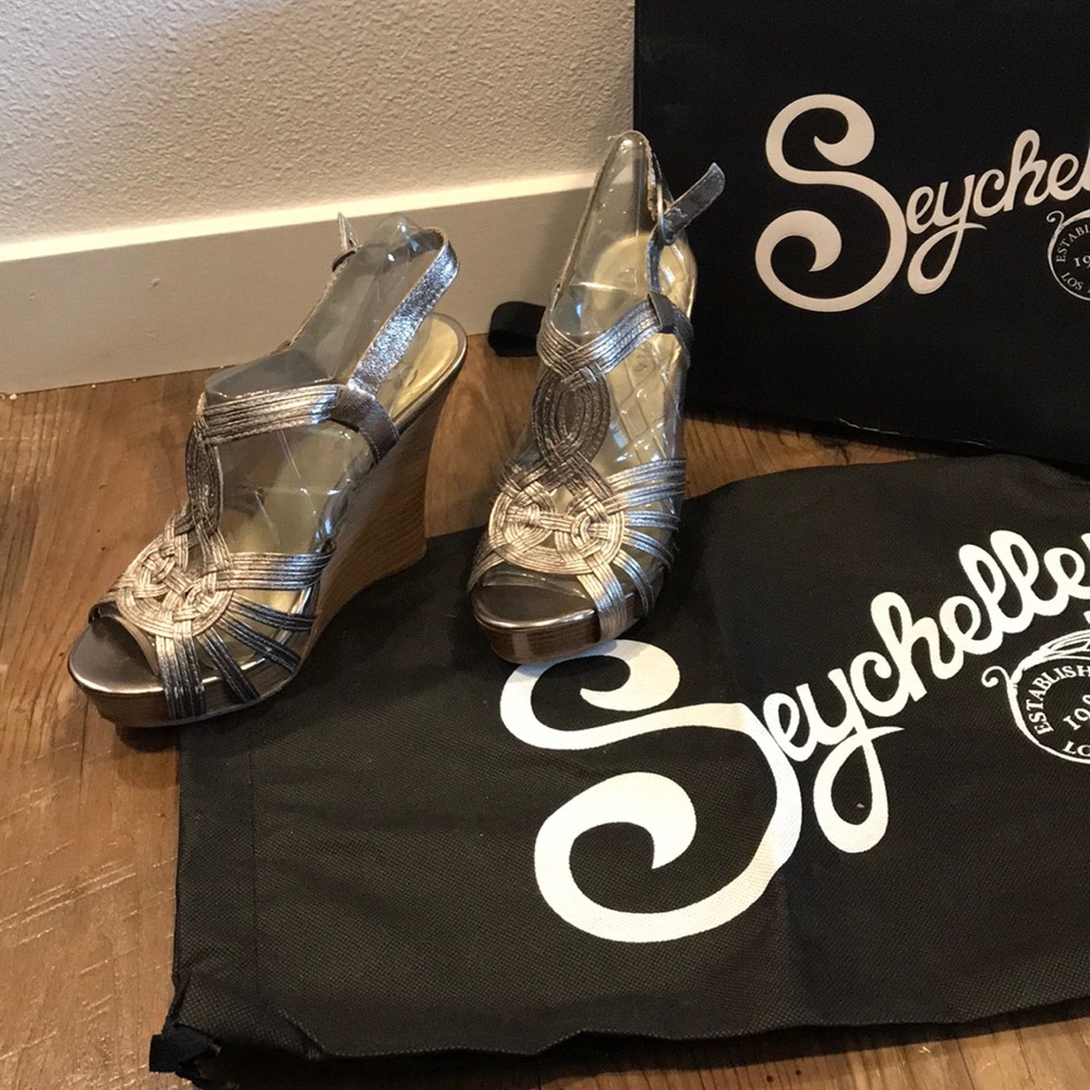 Seychelles “Midas Touch” metallic silver wedges